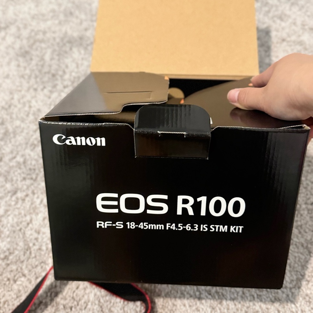 Canon EOS R100